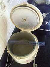 Image: Rice Cooker showing internals - Click to Enlarge
