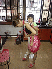 Image: How to tie a Chinese papoose 02 - Click to Enlarge