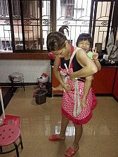 Image: How to tie a Chinese papoose 03 - Click to Enlarge